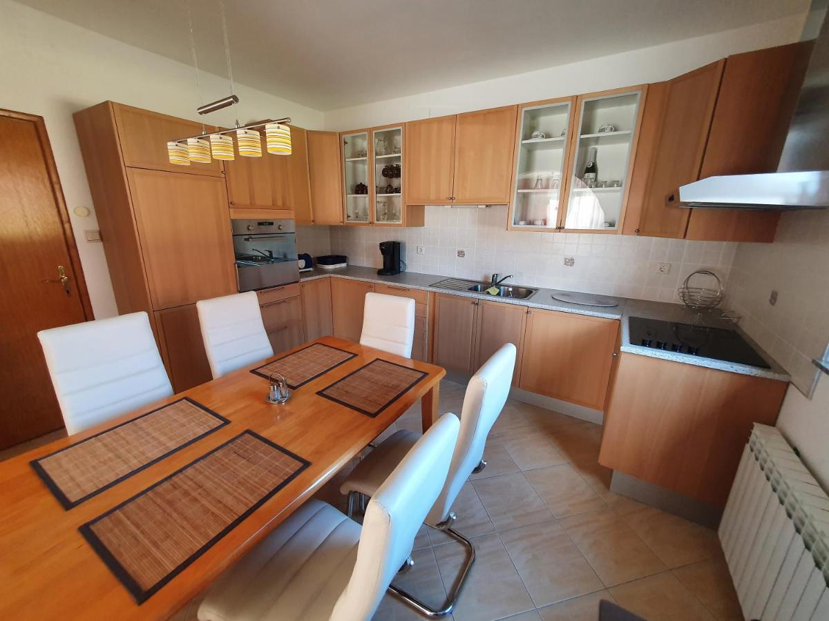 House Antea Apartment Lucko Екстериор снимка